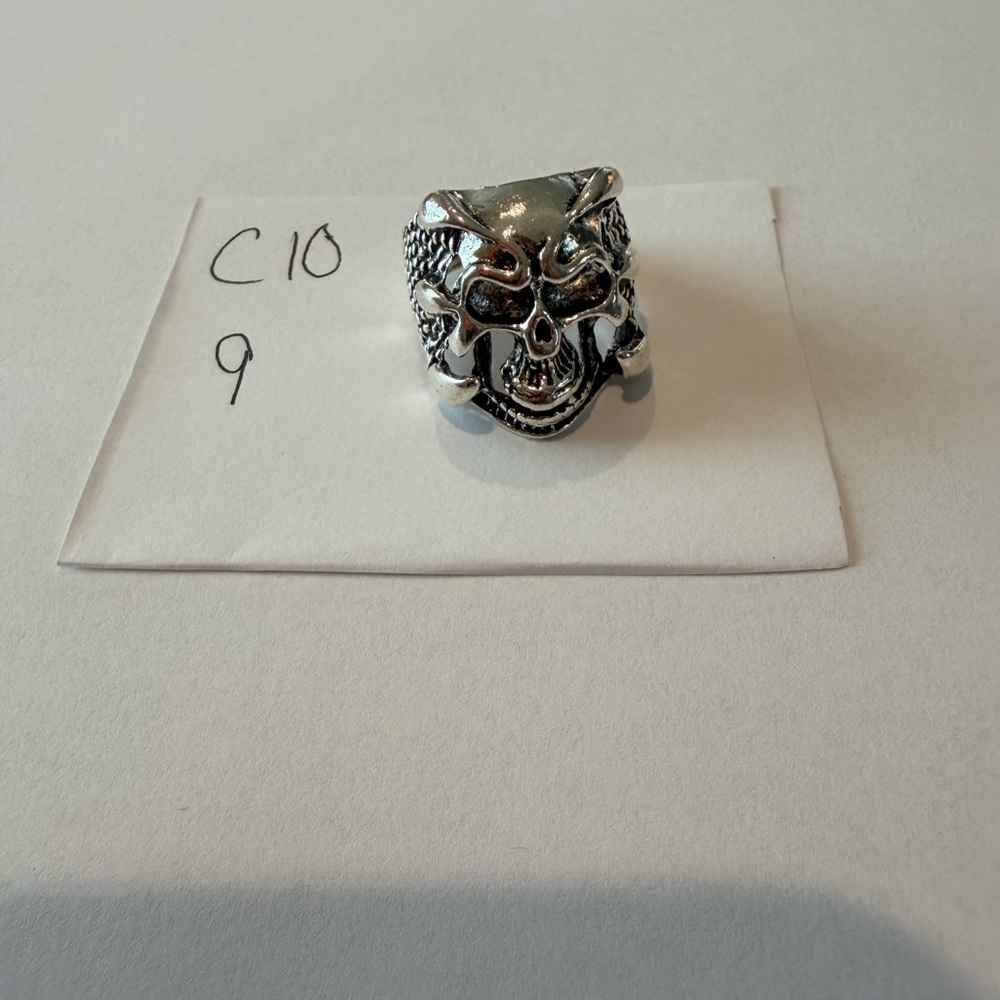 Silver Skull Ring‎